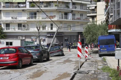 Σαφείς οδηγίες προκειμένου να σταματήσει το «αλαλούμ» με τις πολλαπλές εγκαταστάσεις οπτικών ινών στις πολυκατοικίες της χώρας, ζητούν οι ιδιοκτήτες ακινήτων