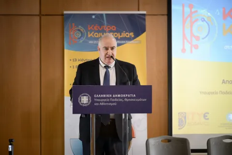 Ο Γενικός Γραμματέας του Υπουργείου Παιδείας Γιάννης Παπαδομαρκάκης
