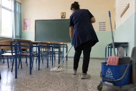 Σχολικές καθαρίστριες