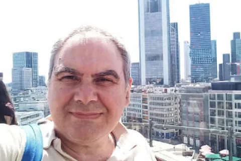Ο εκπαιδευτικός Κώστας Θεριανός
