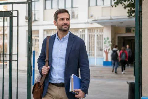 νεοδιόριστος εκπαιδευτικός σε ελληνικό σχολείο