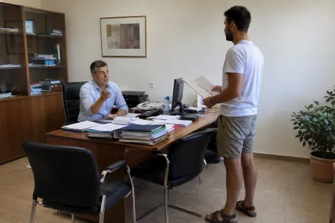 εκπαιδευτικος με πέδιλο