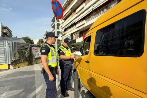 Έλεγχος της Αστυνομίας σε σχολικό λεωφορείο