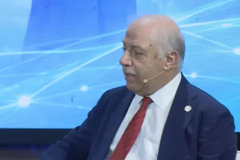 Πρόεδρος της Επιτροπής Εθνικού Διαλόγου Μιχάλης Σφακιανάκης