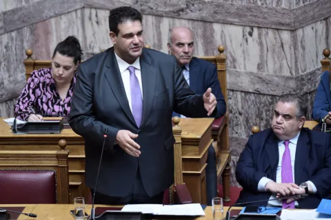 Ο υπουργός Εσωτερικών Θεόδωρος Λιβάνιος στη Βουλή