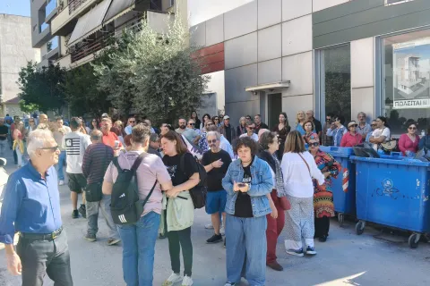 Συγκέντρωση πολιτών στο Νοσοκομείο του Βόλου για την πορεία προς την ΑΓΕΤ