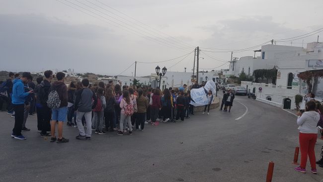 Φωτογραφίες από την κινητοποίηση των μαθητών στη Σίφνο