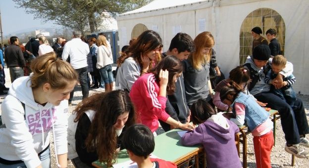 ΕΛΜΕ Λάρισας, μοιράζοντας χαμόγελα, πρόσφυγες, Συρία, alfavita.gr